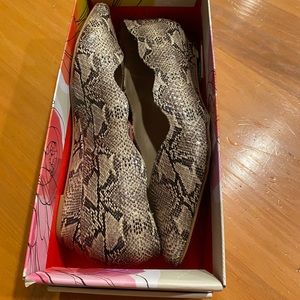 Super cute shoes!!! New in box!